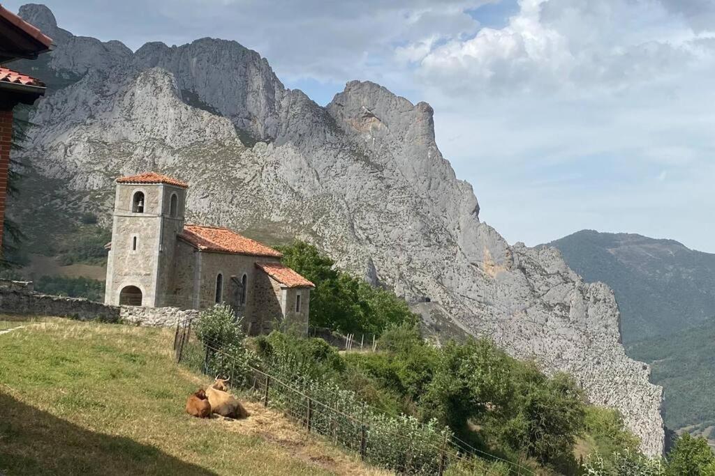 Willa Casa Rustica En Dobres Con Vistas A La Montana Zewnętrze zdjęcie