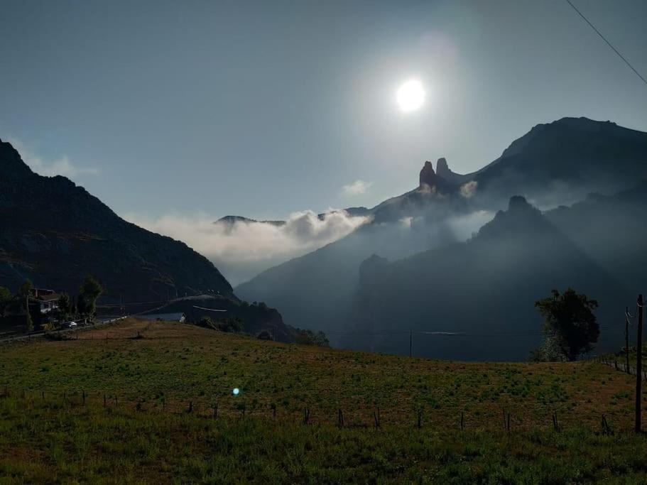 Willa Casa Rustica En Dobres Con Vistas A La Montana Zewnętrze zdjęcie